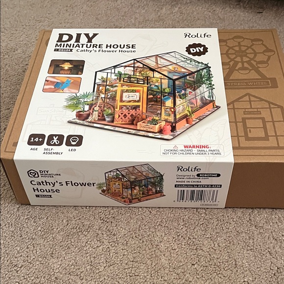 Rolife DIY Miniature House Kit - Picture 2 of 4